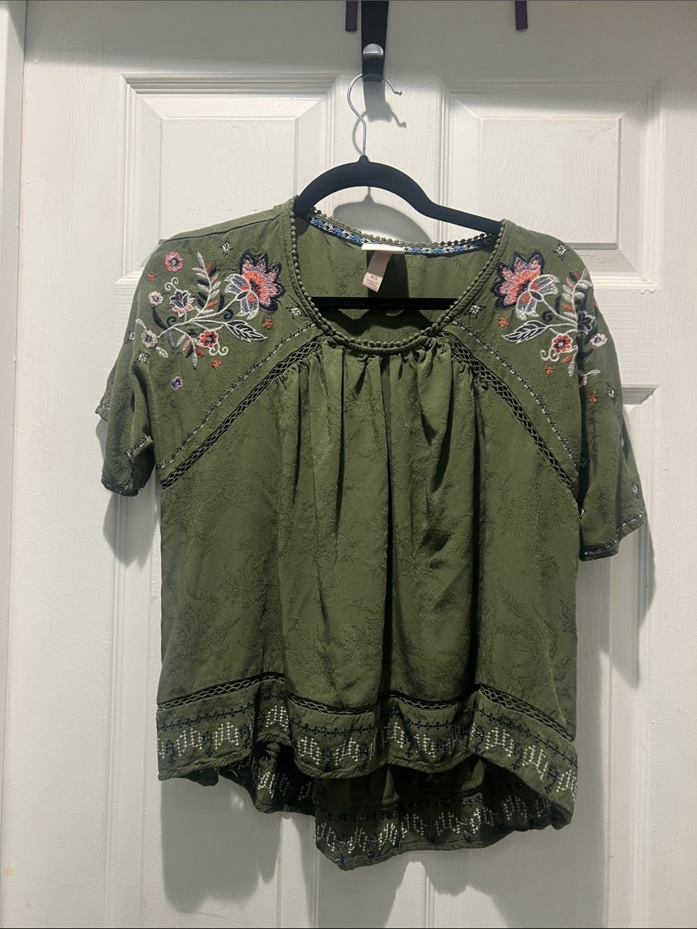 Knox Rose Olive Green Embroidered Short Sleeve Blouse